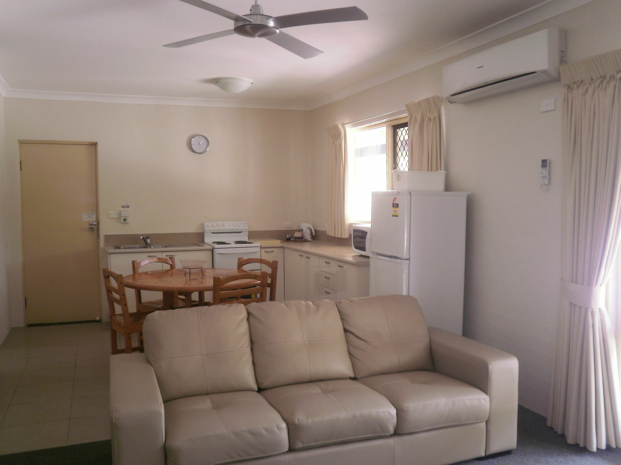 The Carmel Yamba Motel Exterior photo